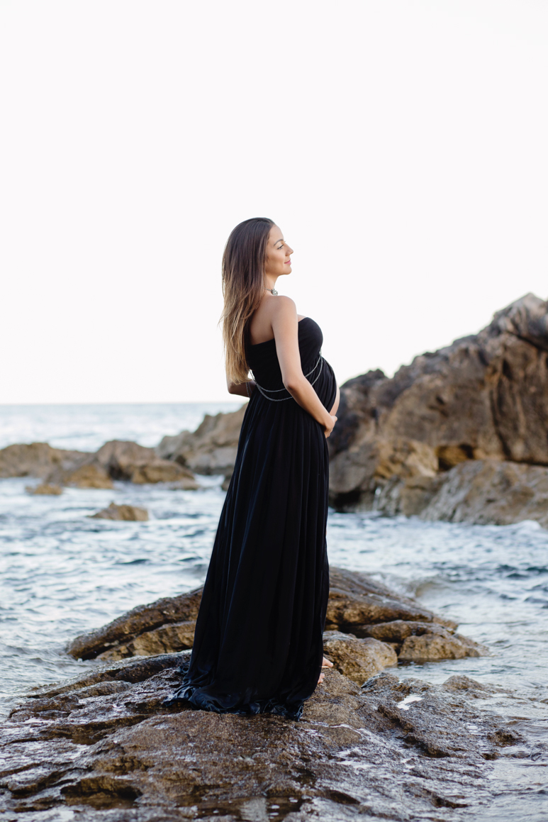 servizio premaman liguria ventimiglia provincia di imperia in spiaggia fotografo Elisa Arsi