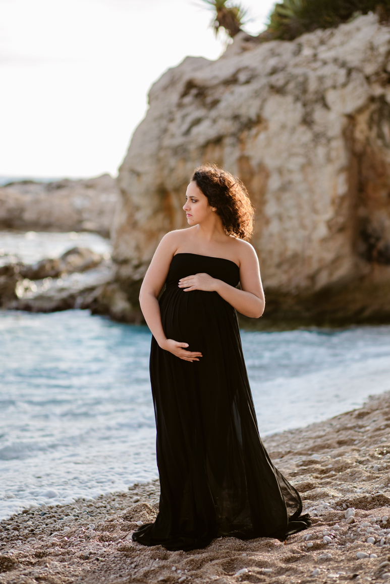 servizio fotografico gravidanza liguria ventimiglia provincia di imperia in spiaggia fotografo Elisa Arsi