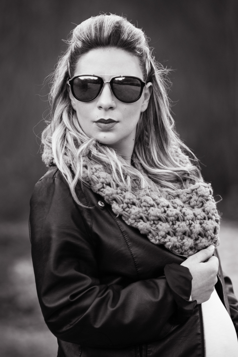Photoshoot maternita Romina in bianco e nero. Fotografa Elisa Arsi