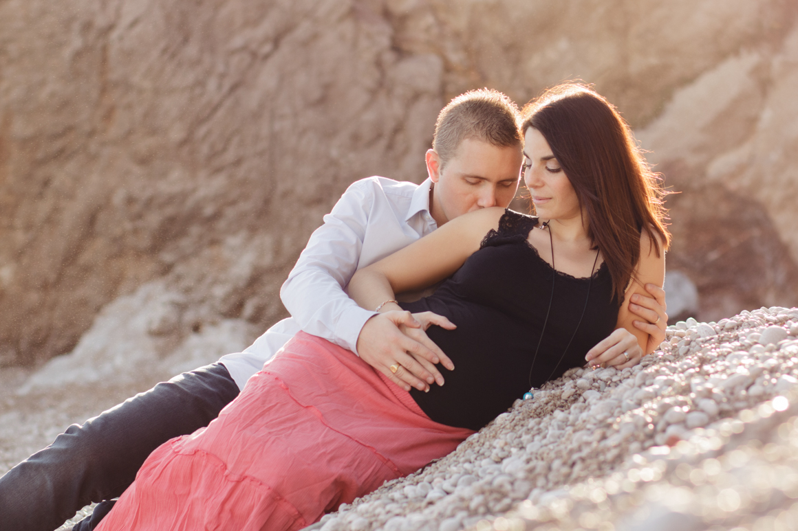 Servizio-fotografico-gravidanza-in-spiaggia-a-ventimiglia-fotografo-elisa-arsi_006