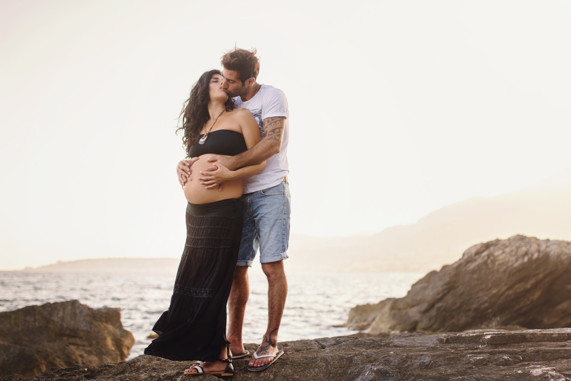 Servizio fotografico maternità a Ventimiglia provincia di Imperia. Fotografa Elisa Arsi