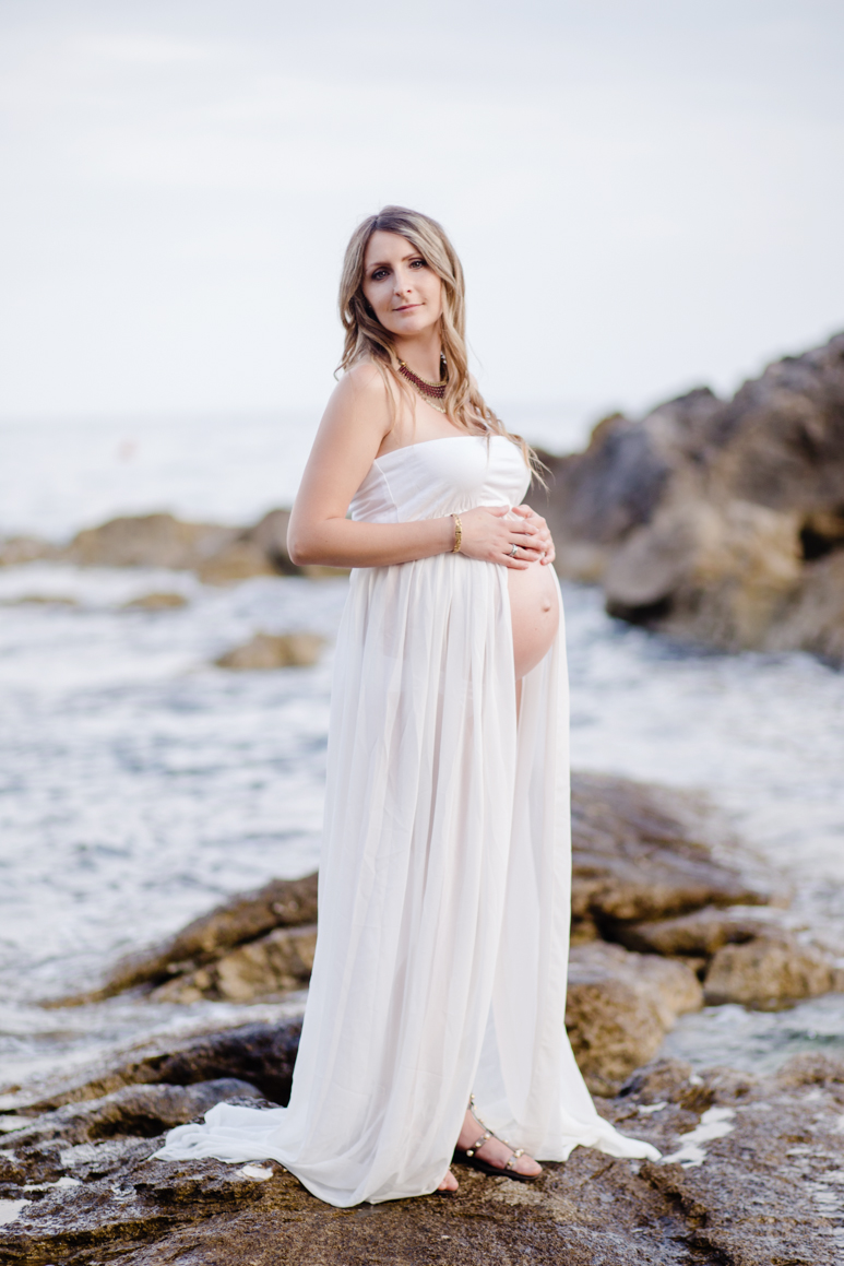 servizio premaman liguria ventimiglia provincia di imperia in spiaggia fotografo Elisa Arsi