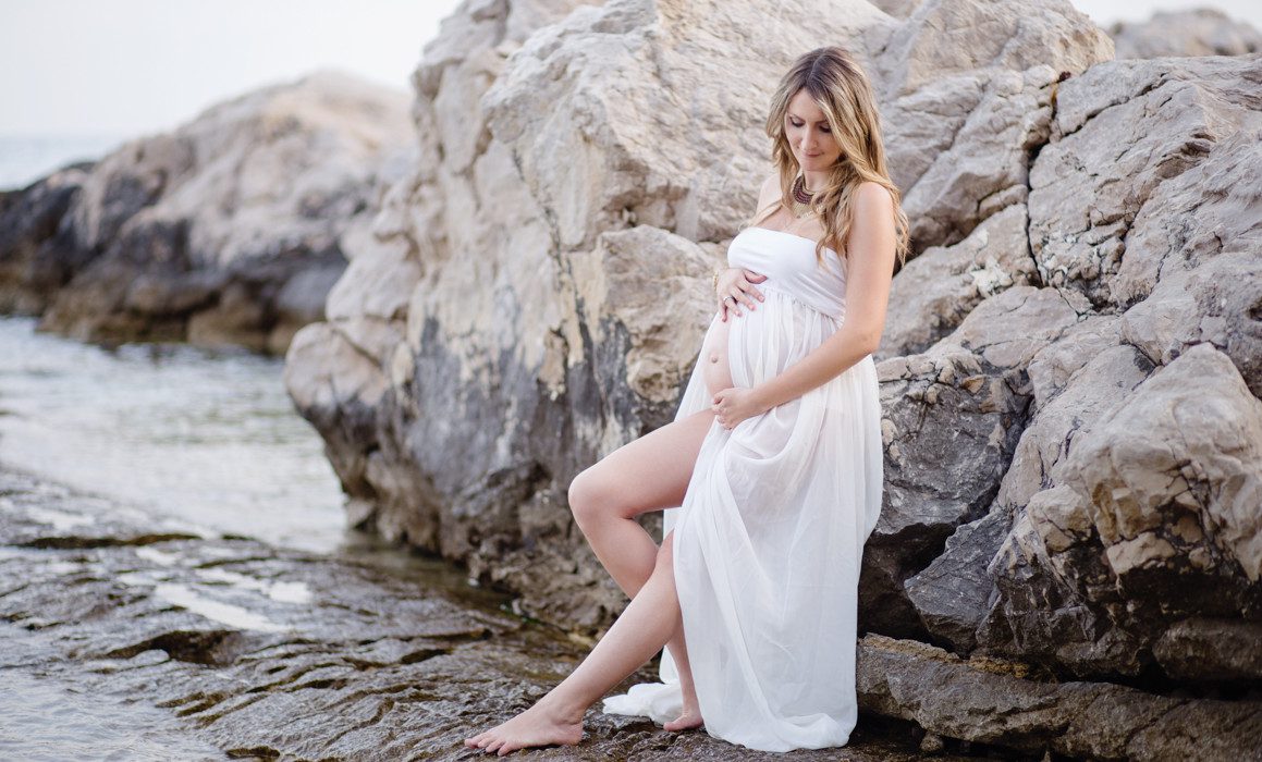 servizio premaman liguria ventimiglia provincia di imperia in spiaggia fotografo Elisa Arsi