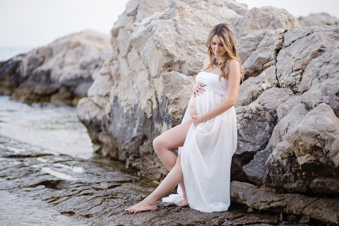 servizio premaman liguria ventimiglia provincia di imperia in spiaggia fotografo Elisa Arsi