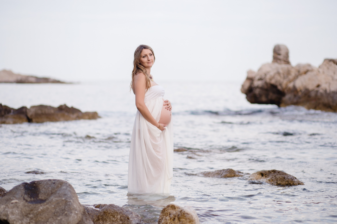servizio premaman liguria ventimiglia provincia di imperia in spiaggia fotografo Elisa Arsi