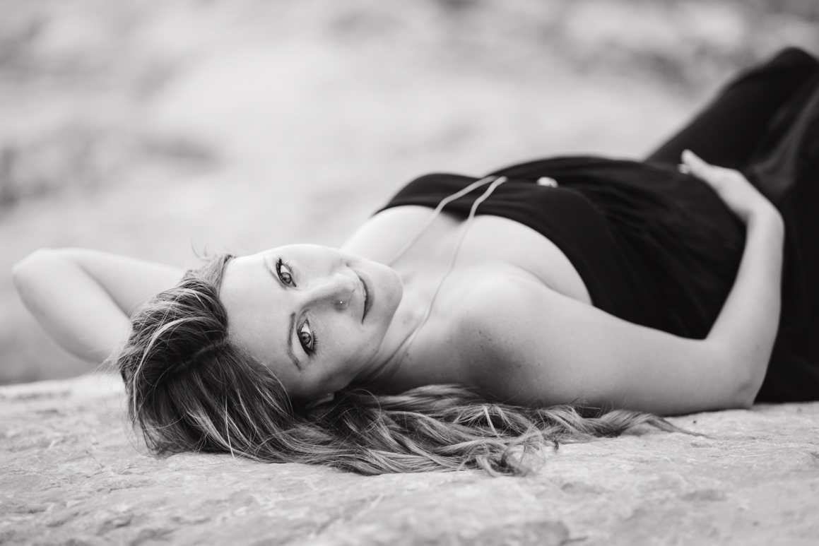 servizio premaman liguria ventimiglia provincia di imperia in spiaggia fotografo Elisa Arsi