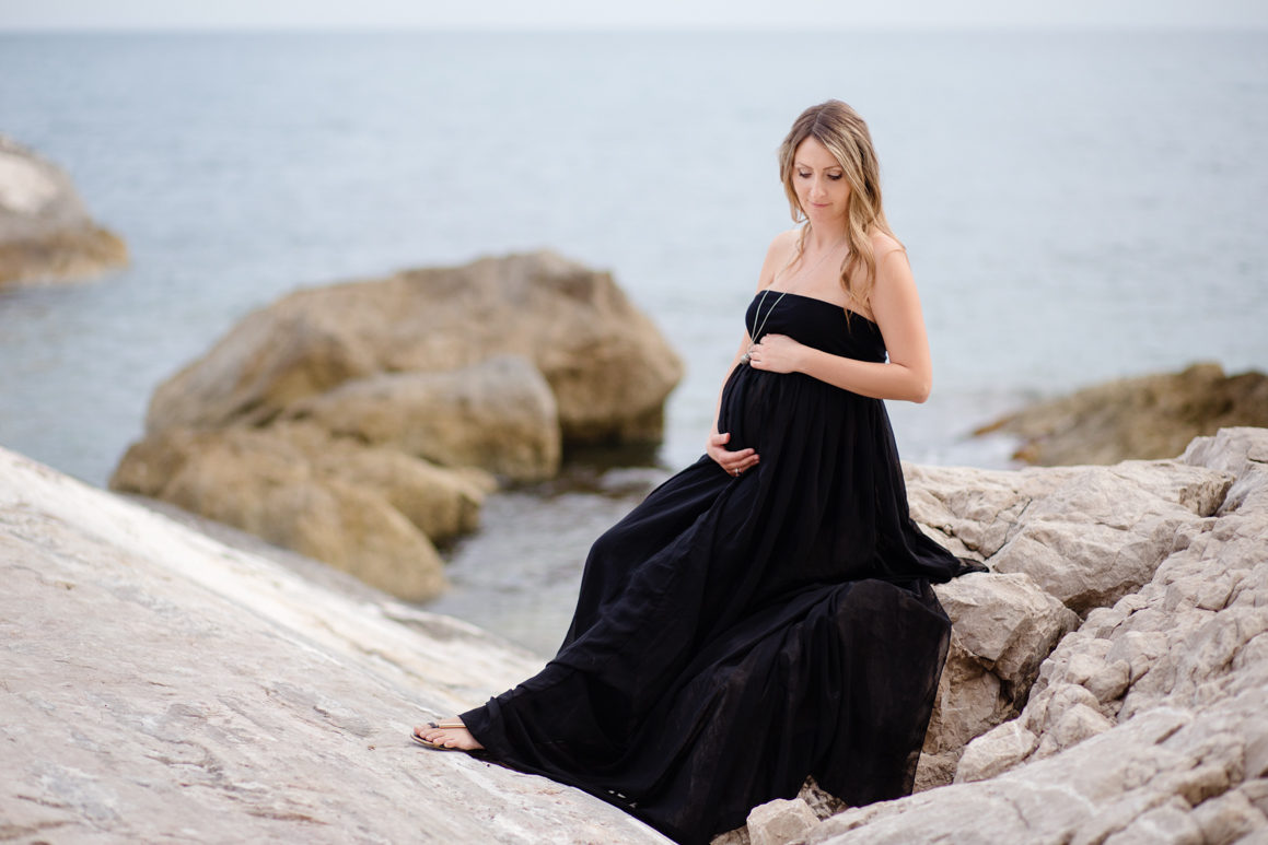 servizio premaman liguria ventimiglia provincia di imperia in spiaggia fotografo Elisa Arsi