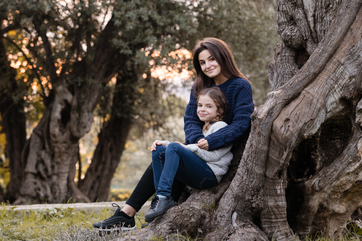 servizio fotografico di famiglia sorelle parco ulivi fotografo costa azzurra cap martin ventimiglia fotografa elisa arsi