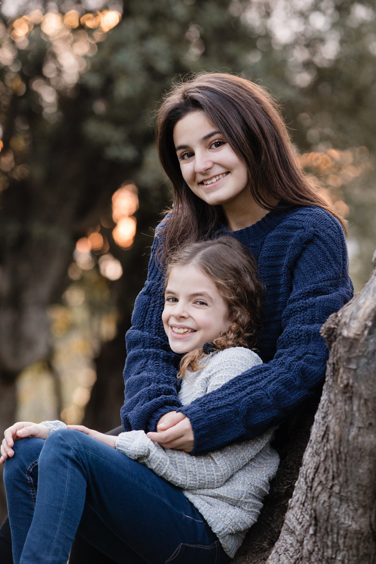 servizio fotografico di famiglia sorelle parco ulivi fotografo costa azzurra cap martin ventimiglia fotografa elisa arsi