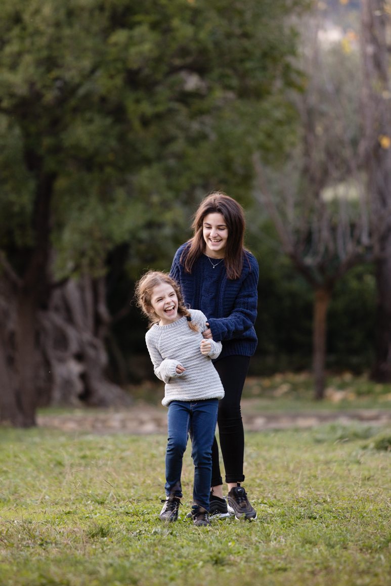 servizio fotografico di famiglia sorelle parco ulivi fotografo costa azzurra cap martin ventimiglia fotografa elisa arsi