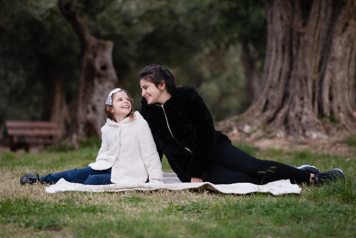 servizio fotografico di famiglia sorelle parco ulivi fotografo costa azzurra cap martin ventimiglia fotografa elisa arsi