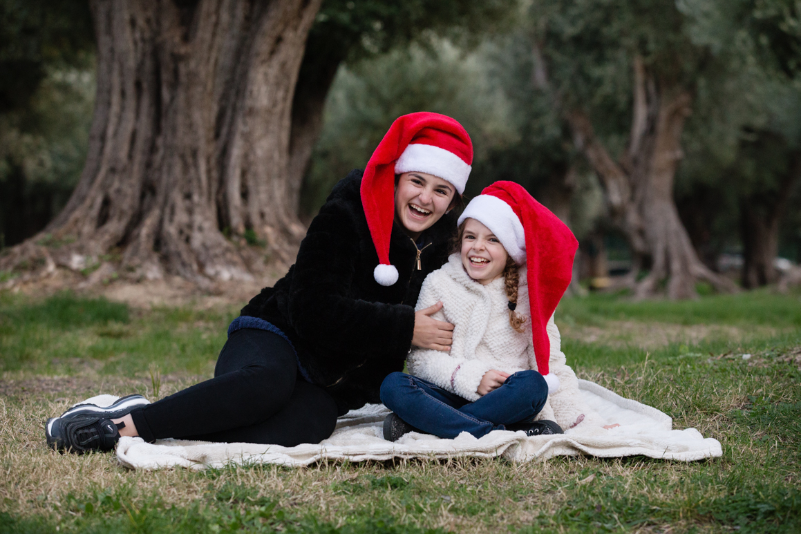 servizio fotografico di famiglia sorelle parco ulivi fotografo costa azzurra cap martin ventimiglia fotografa elisa arsi