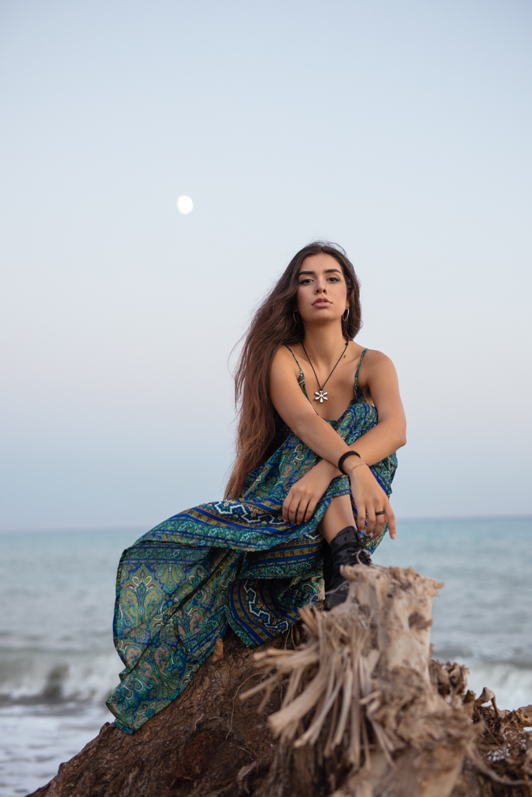 photoshoot elisa arsi blue hour sunset tramonto ora blu al mare ventimiglia provincia imperia liguria fotografo