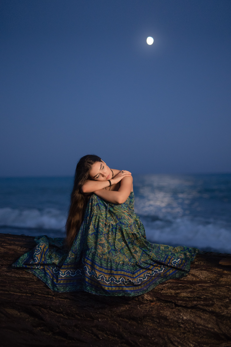 photoshoot elisa arsi blue hour sunset tramonto ora blu al mare ventimiglia provincia imperia liguria fotografo