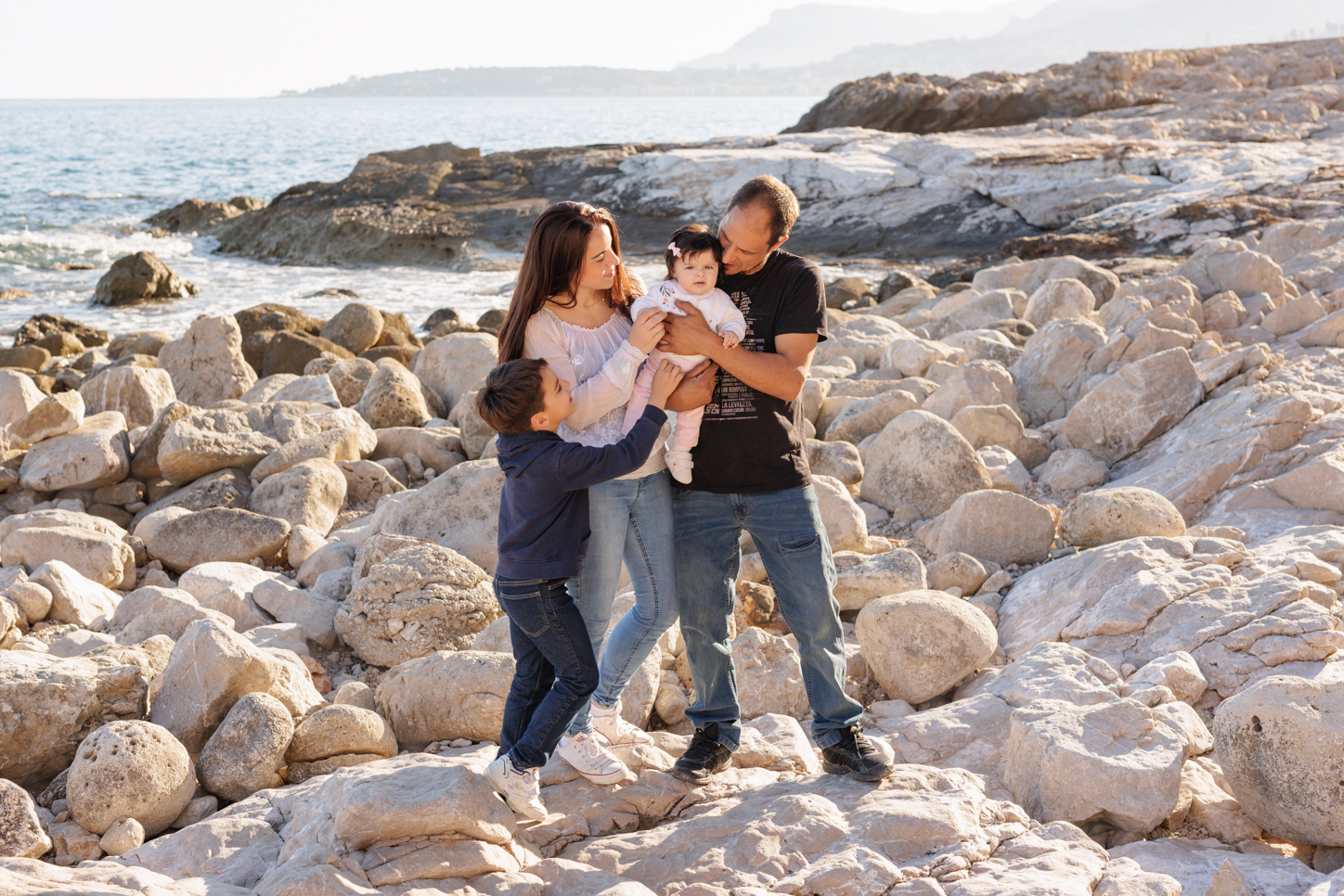 servizio fotografico di famiglia family shoot liguria al mare  imperia fotografo bordighera sanremo ventimiglia foto di  Elisa Arsi